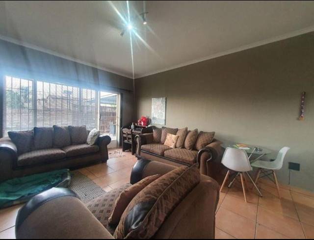 2 BEDROOM TOWNHOUSE FOR SALE IN VERWOERDPARK